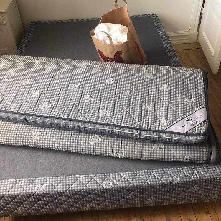 image of Säng 140cm & bädmadrass - 