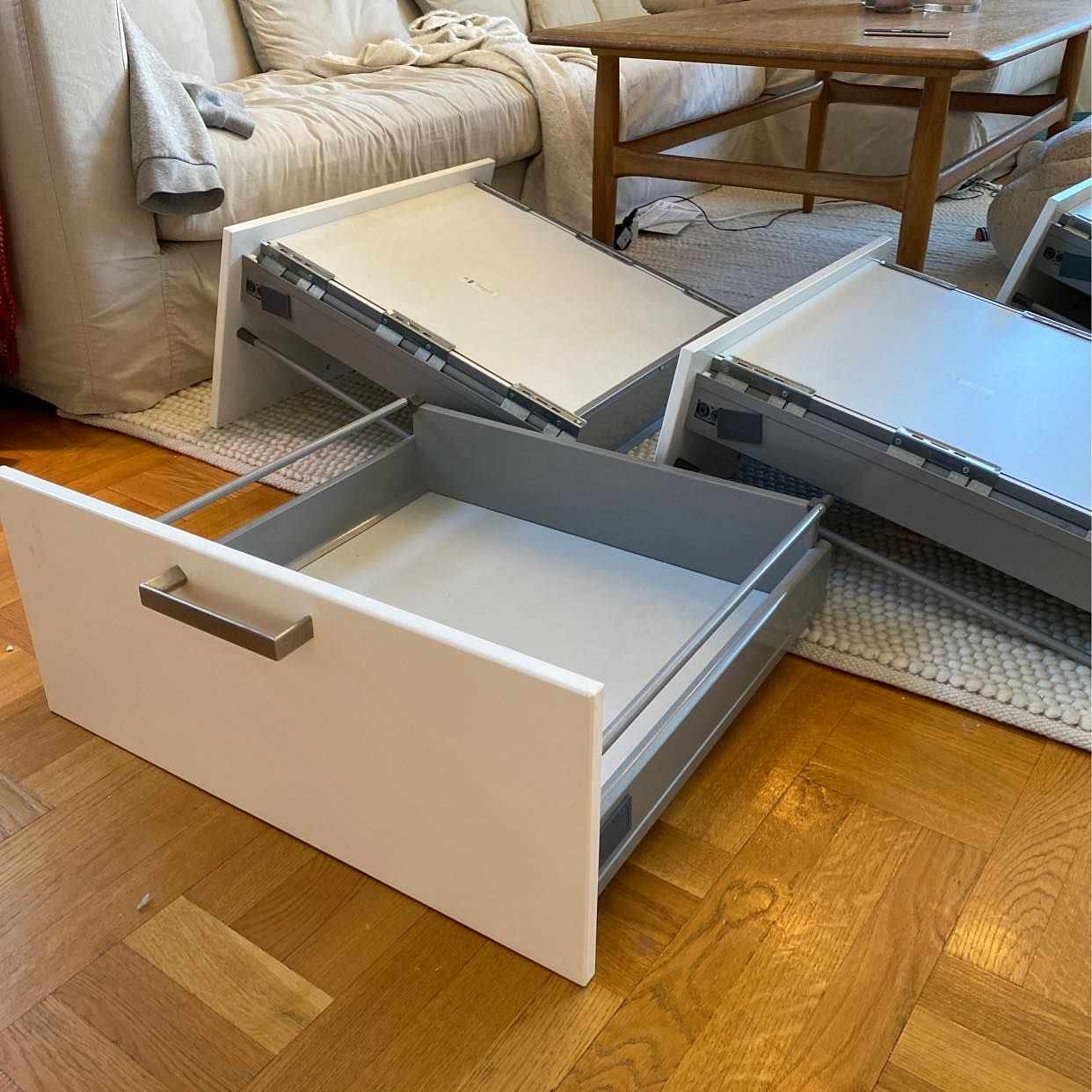 image of Lådor och luckor bortskän - 