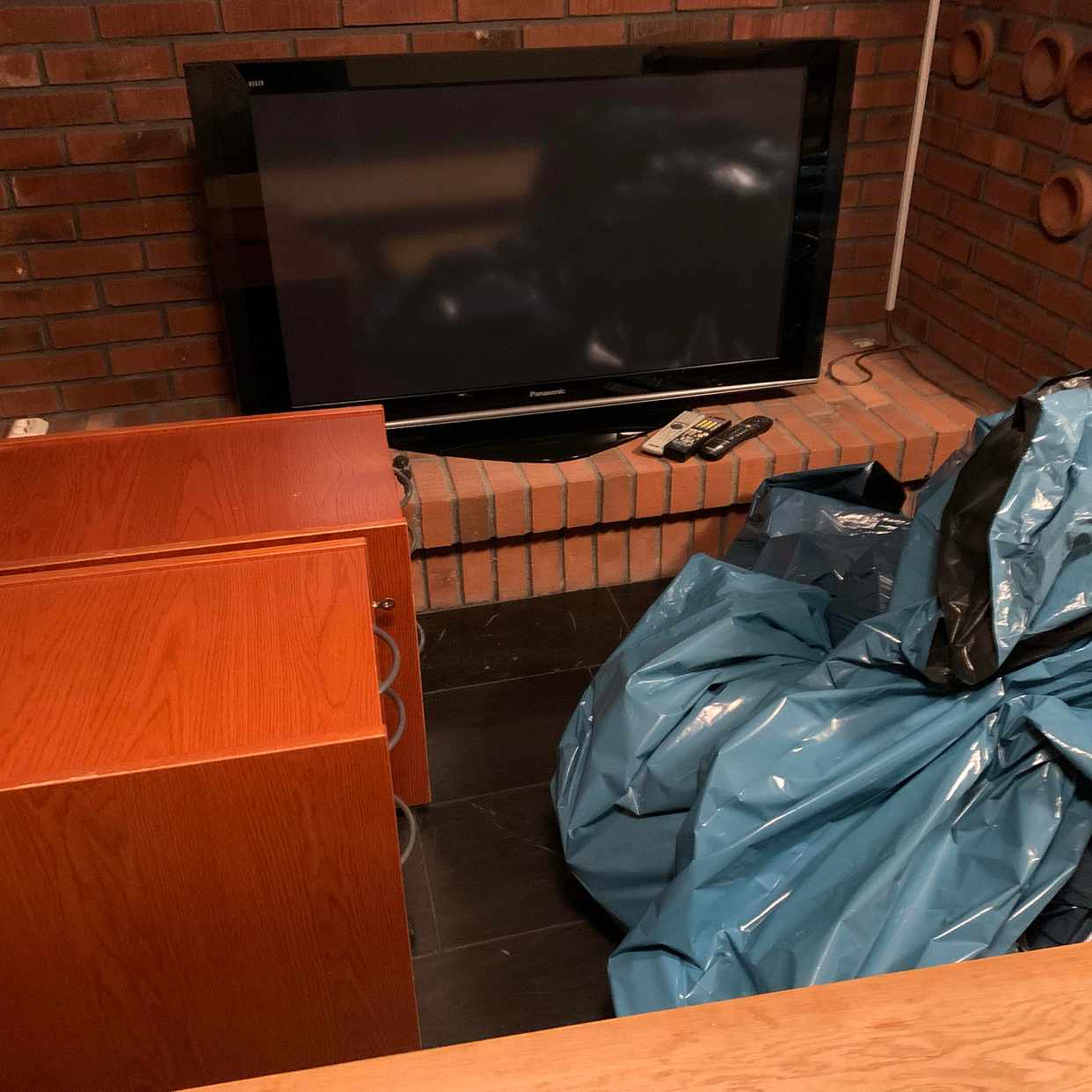 image of Böcker möbler TV - Enskede