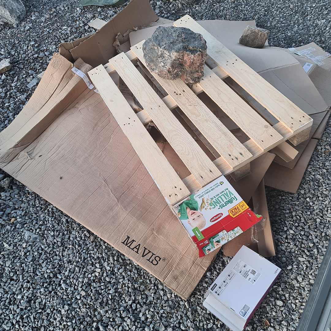 image of Tree,wood,boxes,bottles - Värmdö