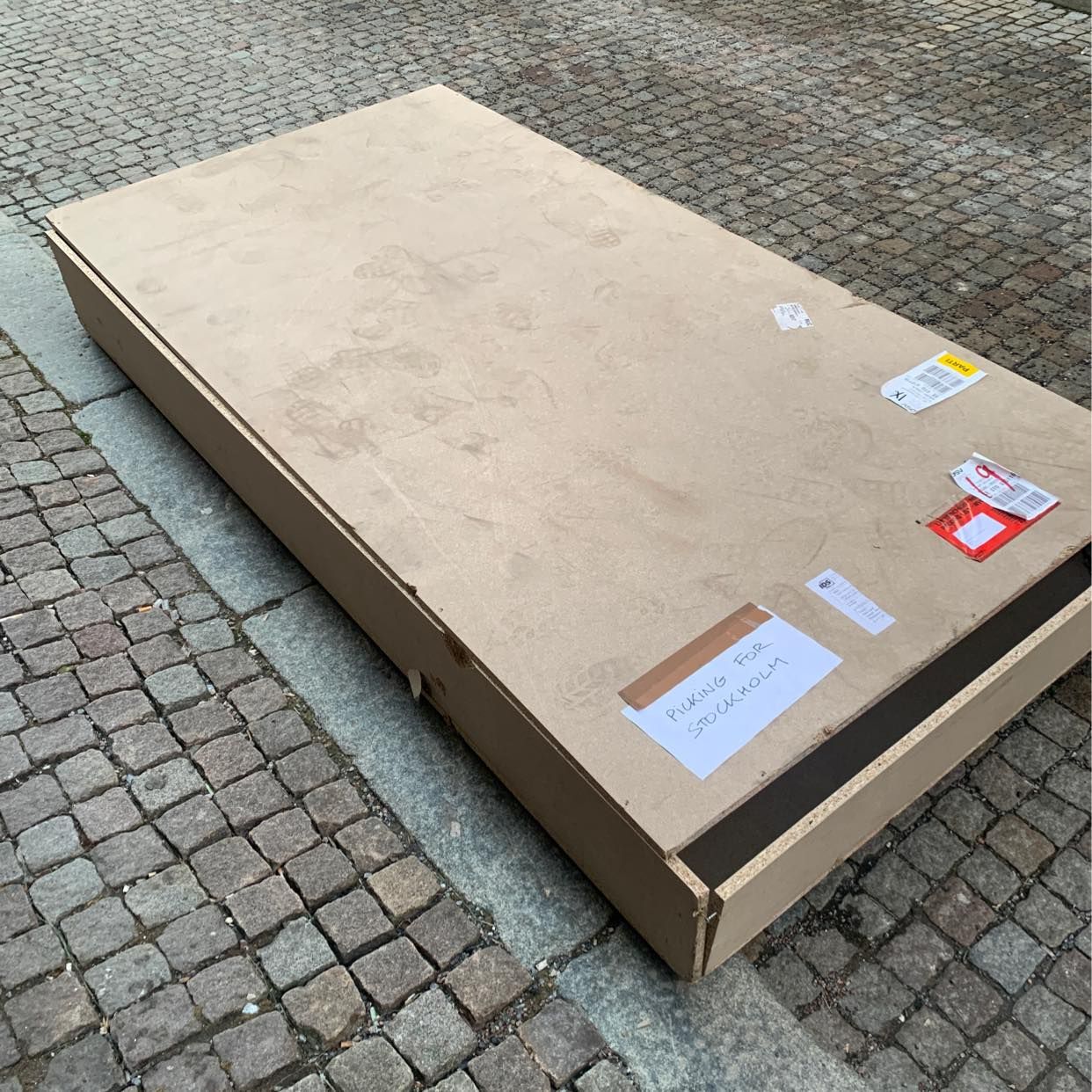 image of Throw big box - Stockholm City