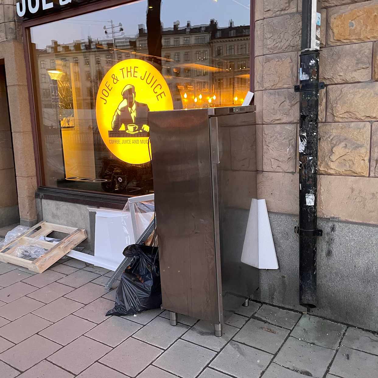 image of Fridge and other rubbish - Stockholm City