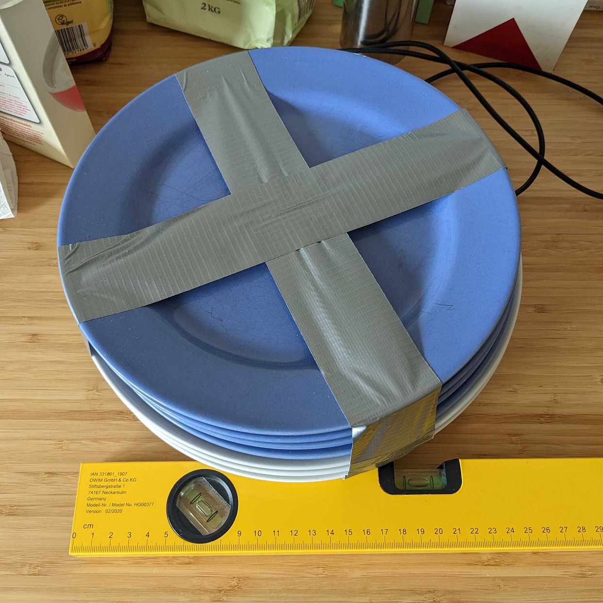 image of 4 purple & 4 white plates - Bandhagen