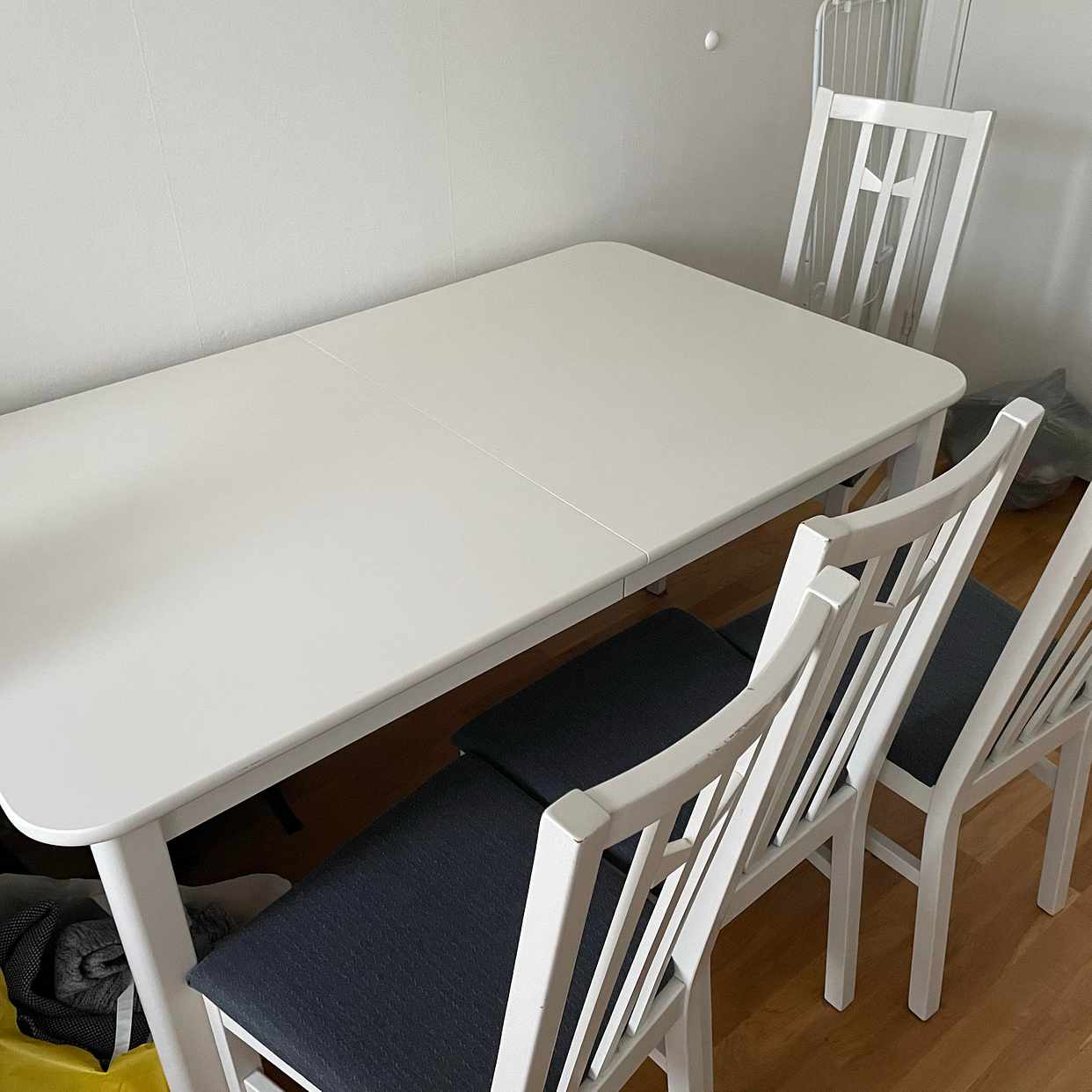 image of Bord + 4 stolar - 