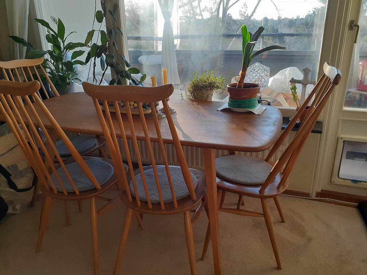 image of dining table and 4 chairs - 