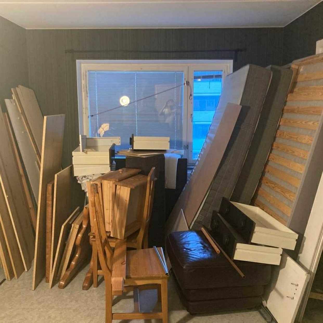 image of Discard old furniture - Jönköping