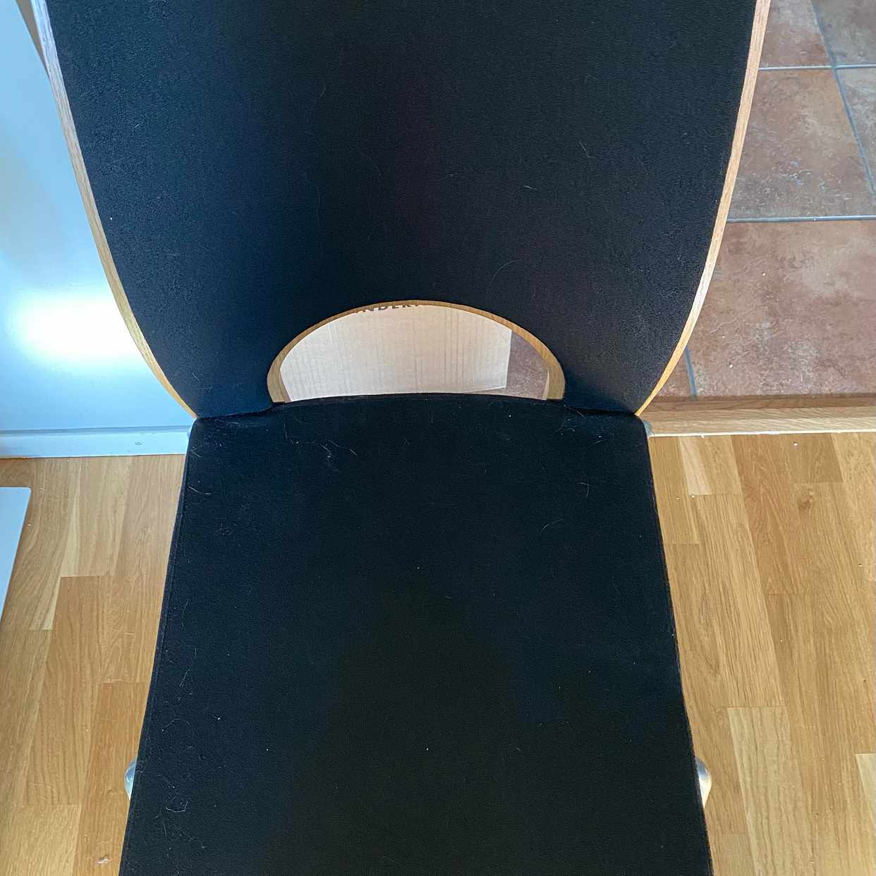 image of Table and chair - 