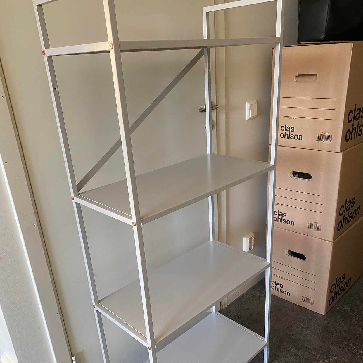 image of Hylla från Ikea skänkes - Stockholm