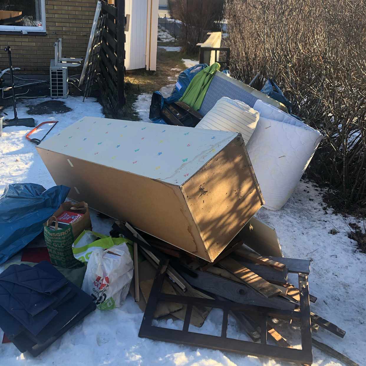 image of Hämtning av skräp - Sollentuna