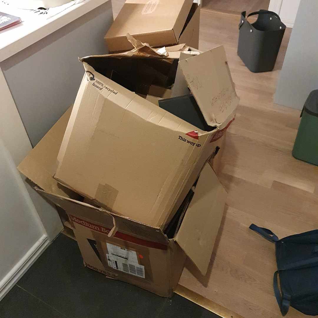 image of 8 boxes & bublewrap - Stockholm