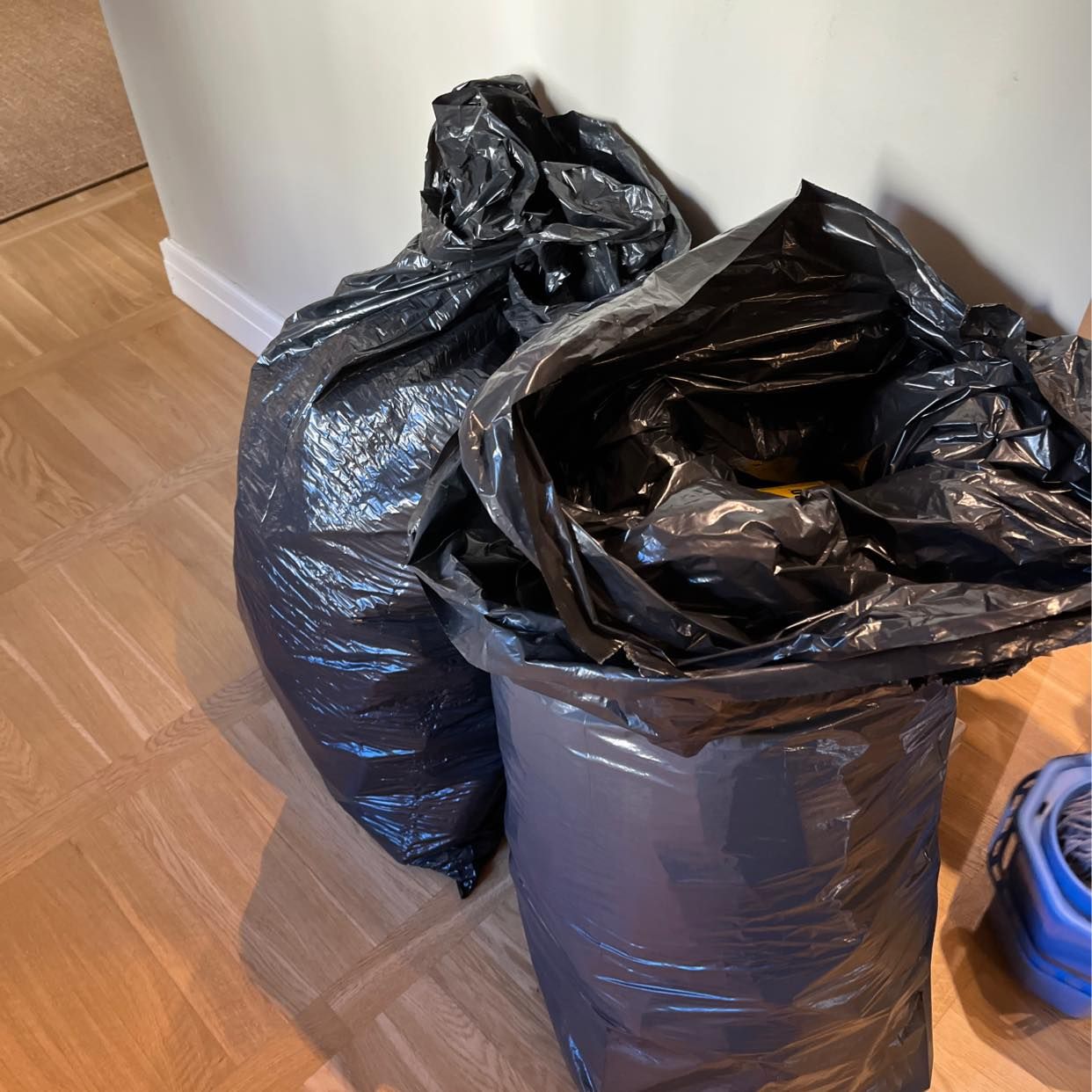 image of Två säckar med pantburkar - Stockholm