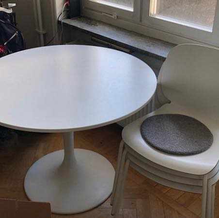 image of Bord+4 staplade stolar - 