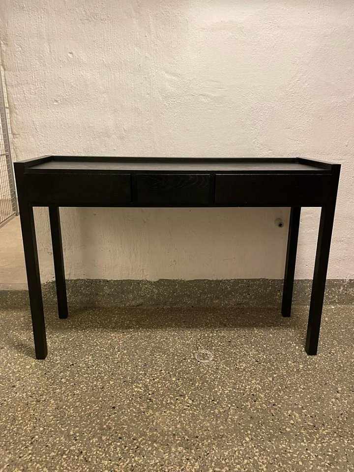 image of Svart skrivbord enl foton - 