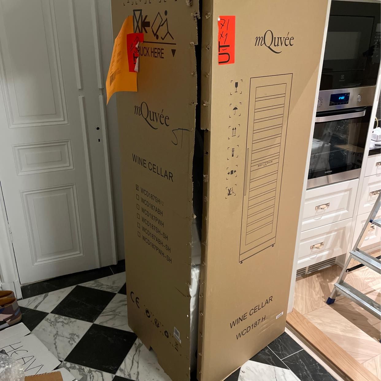 image of Remove product packaging - Stockholm