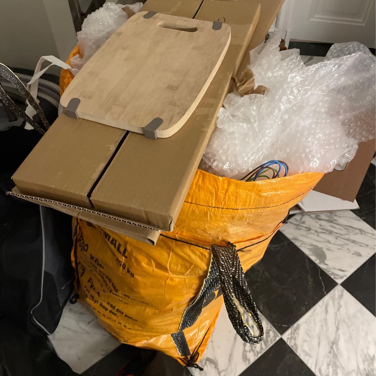 image of Remove product packaging - Stockholm
