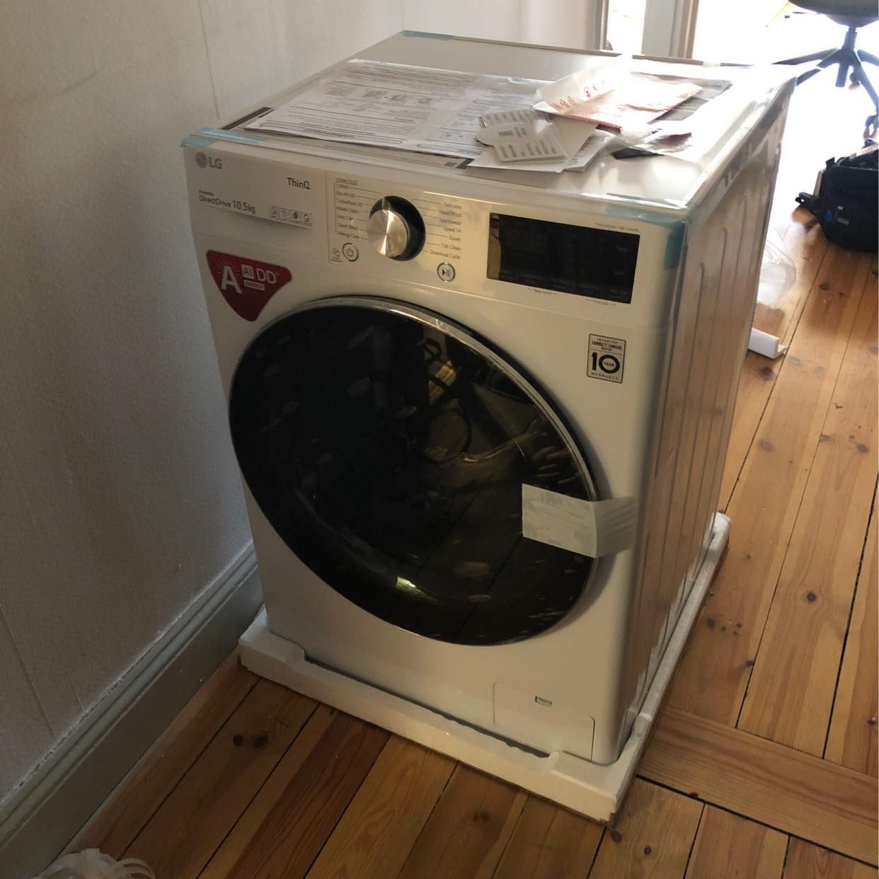 image of Tvättmaskin flyttas i läg - 