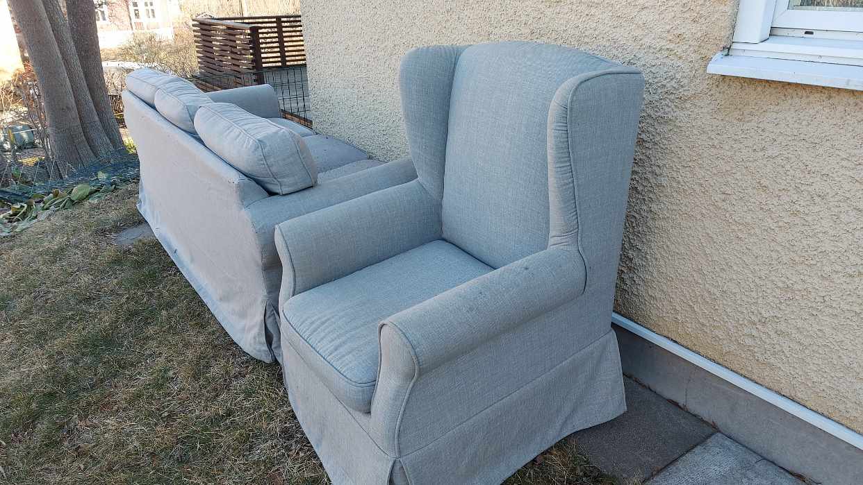 image of En soffa en fåtölj - Huddinge