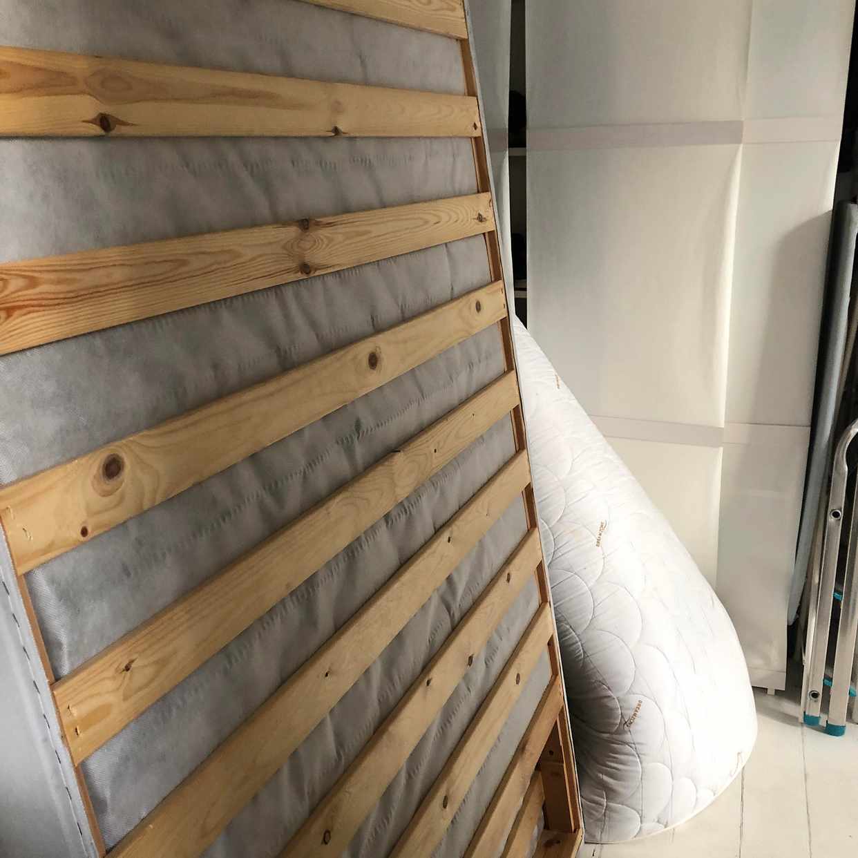 image of Hämta säng plankor madras - Stockholm