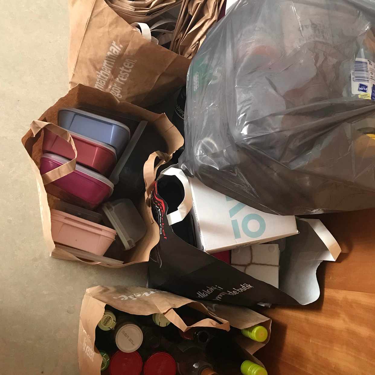 image of 6 påsar med skräp - Sundbyberg