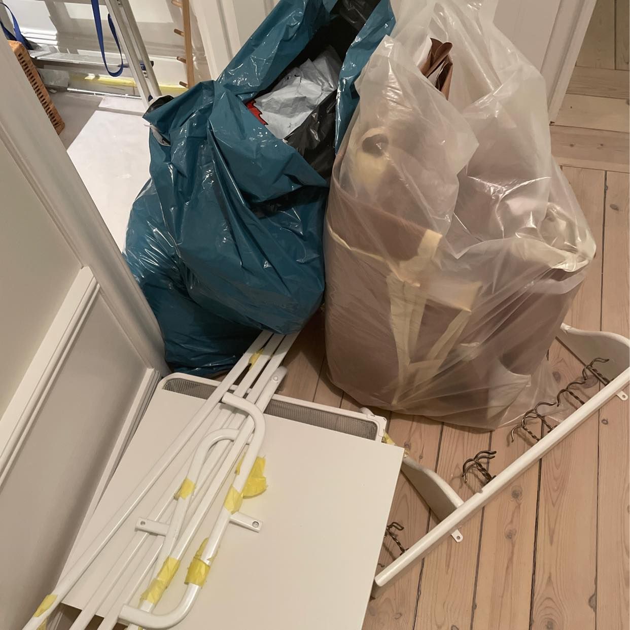 image of 2 garbage bags + shelf - Stockholm