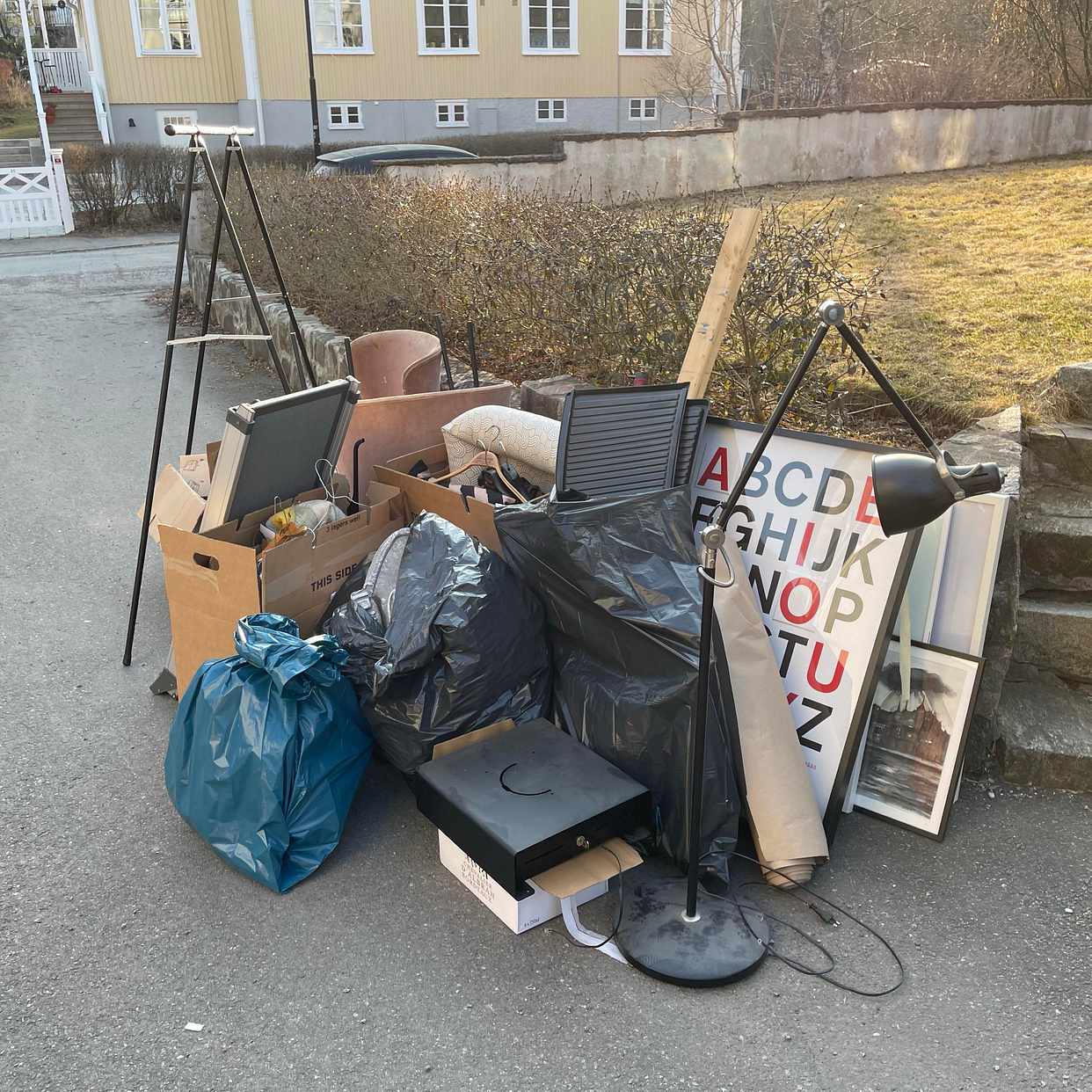 image of Diverse skräp - Bromma