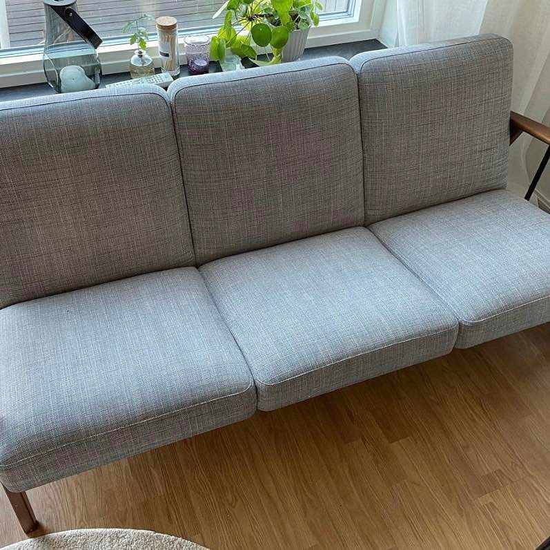 image of Moving a soffa - 