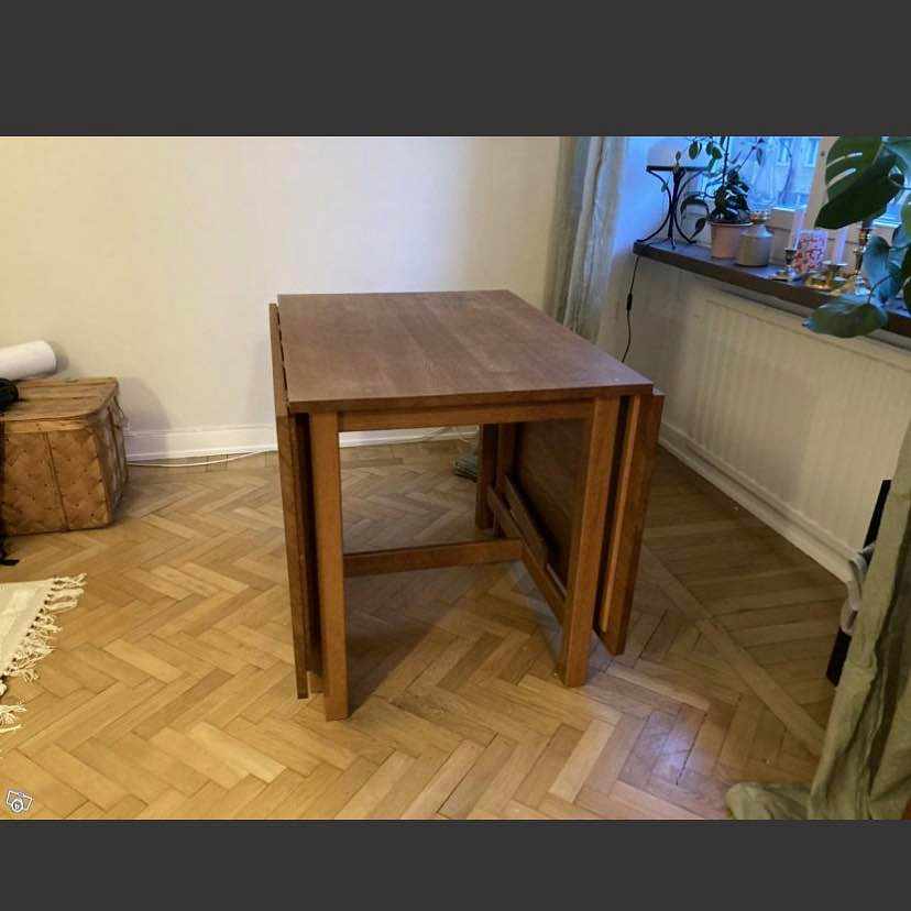 image of Fyra stolar + ett bord - 