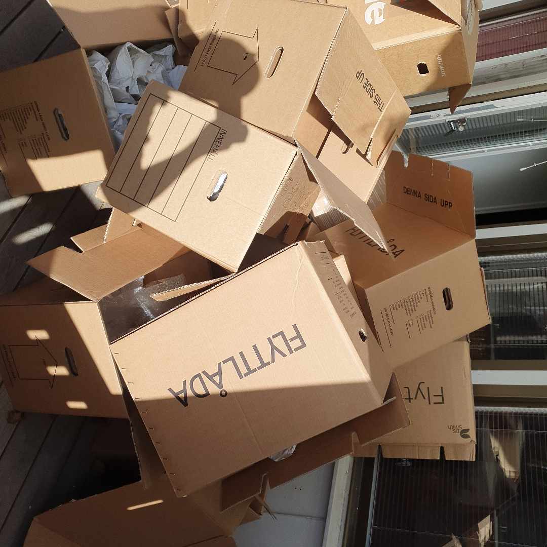 image of Flyttkartongar och micro - Stockholm