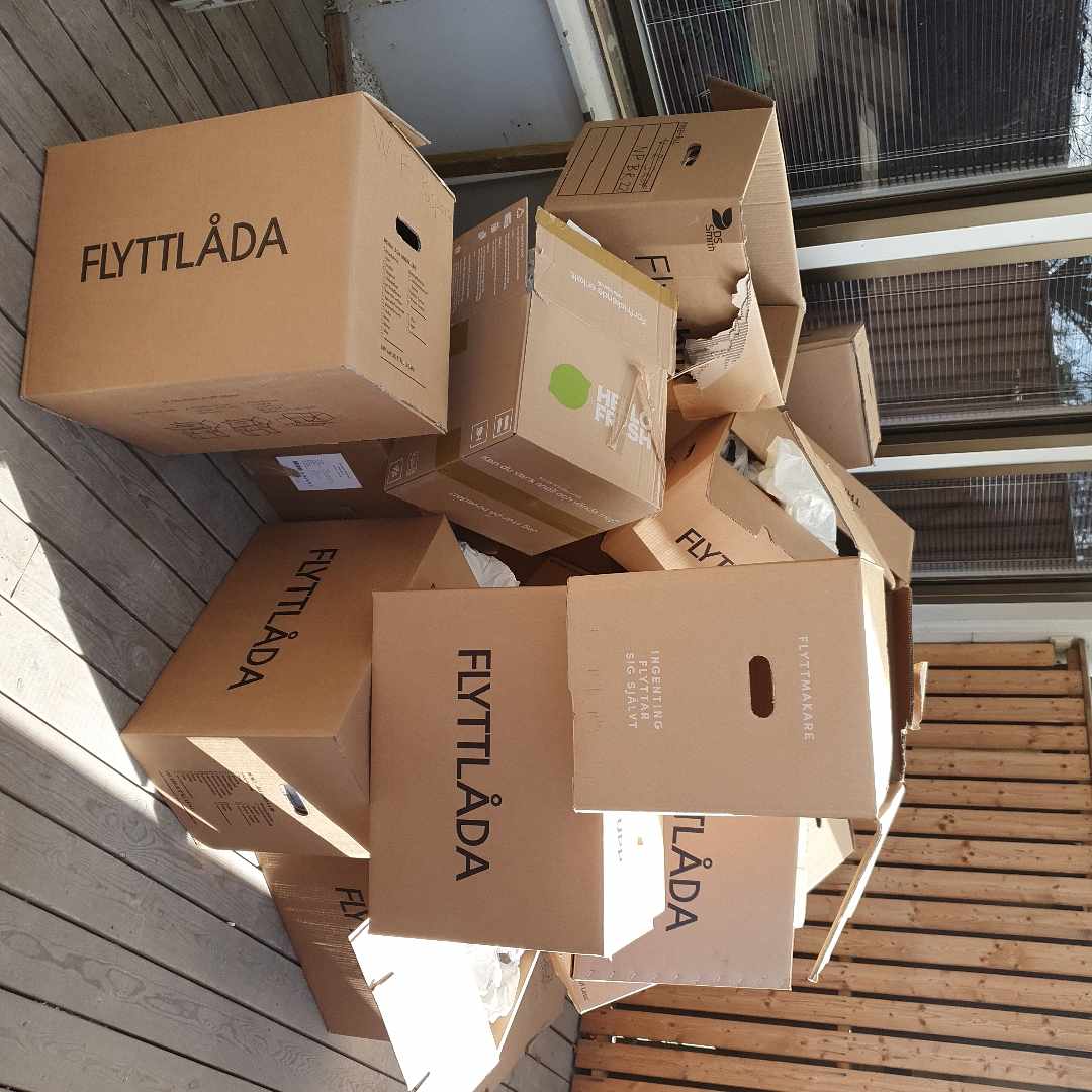 image of Flyttkartongar och micro - Stockholm