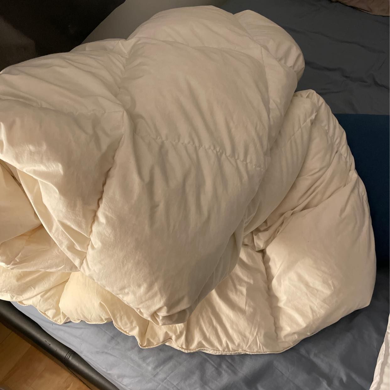 image of unwanted bedding items - Finchley
