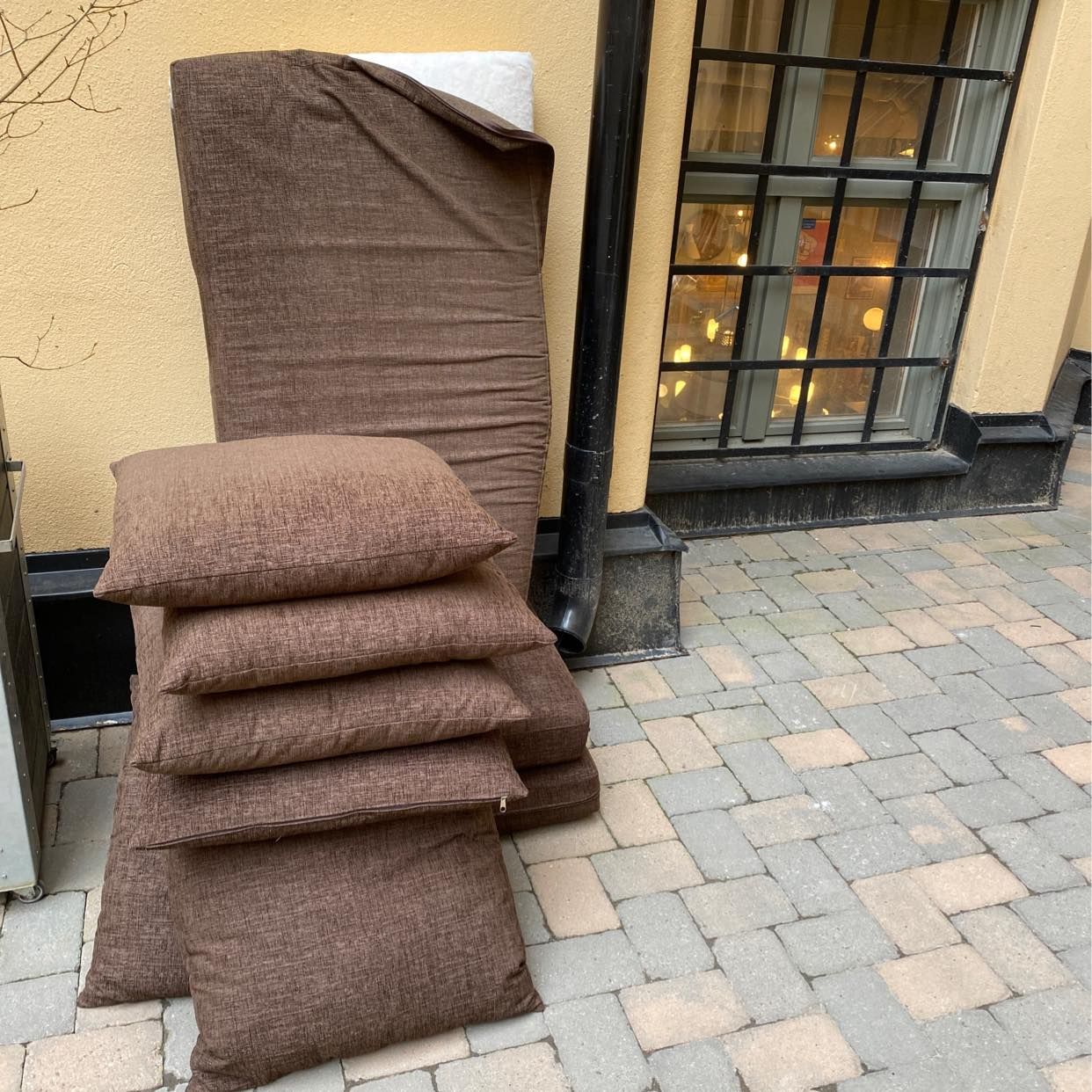 image of En soffa i delar - Stockholm