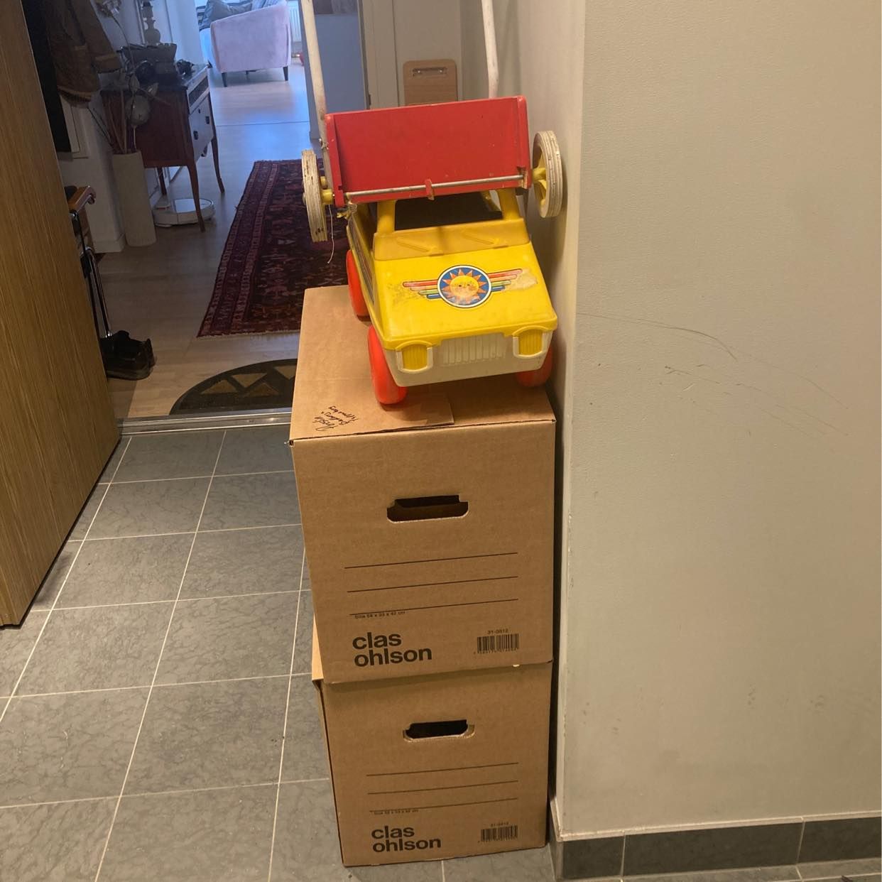 image of 2 kartonger, 2 leksaker - 