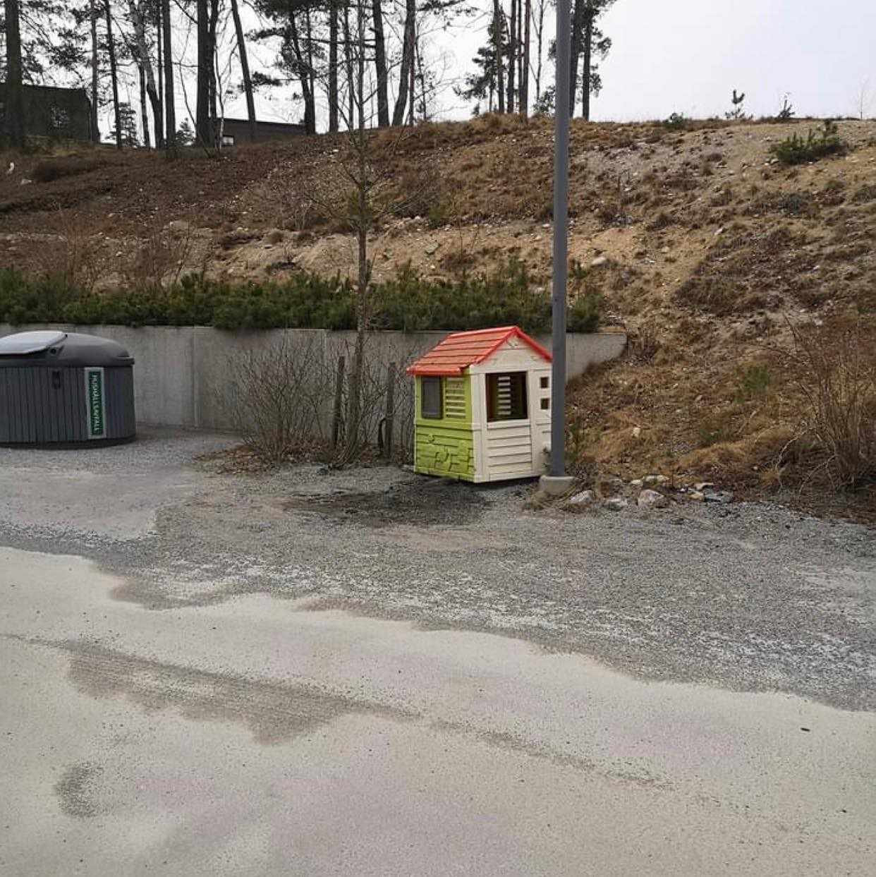 image of Lekhus av hårdplast - Uttran