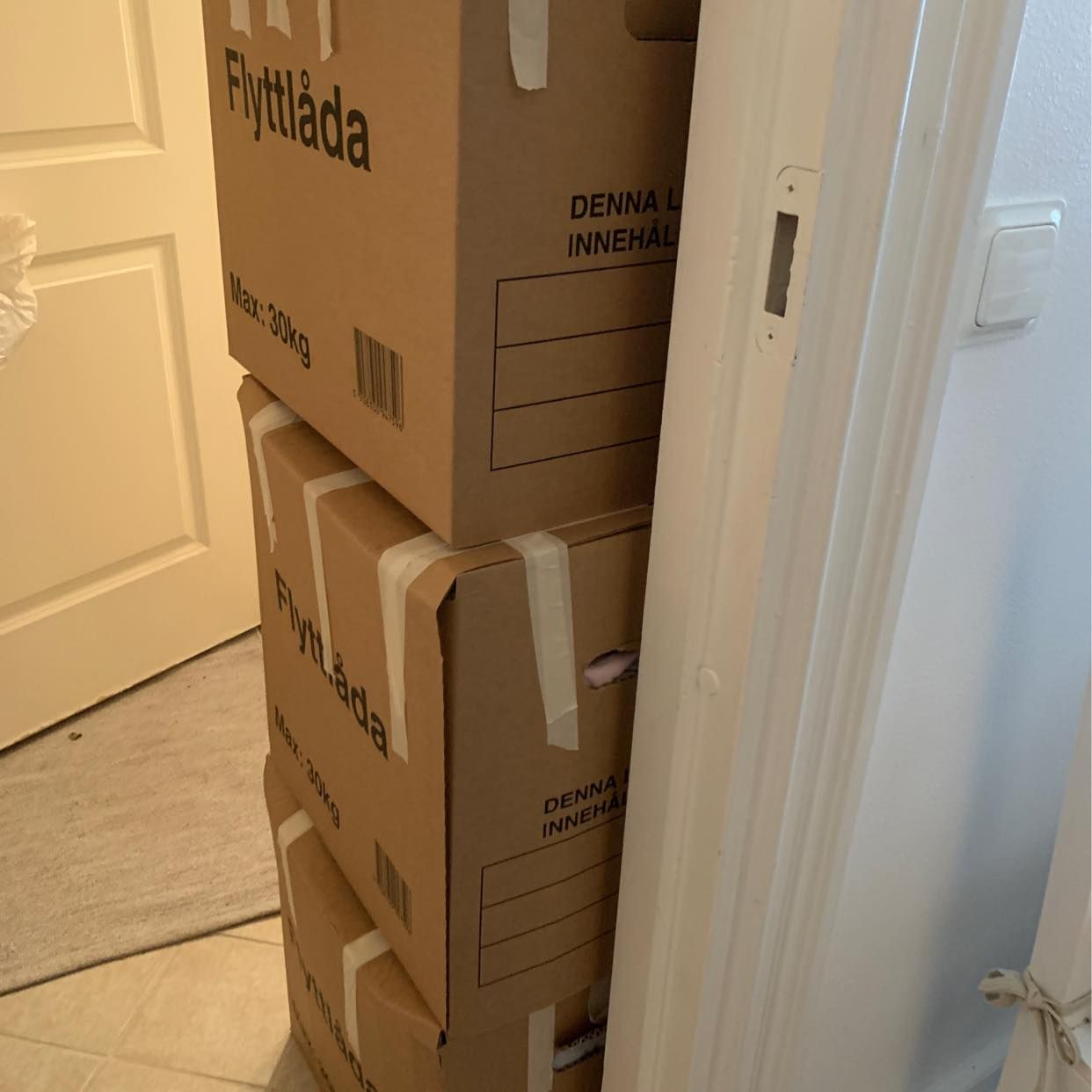 image of Move 10 boxes + suitcase - 