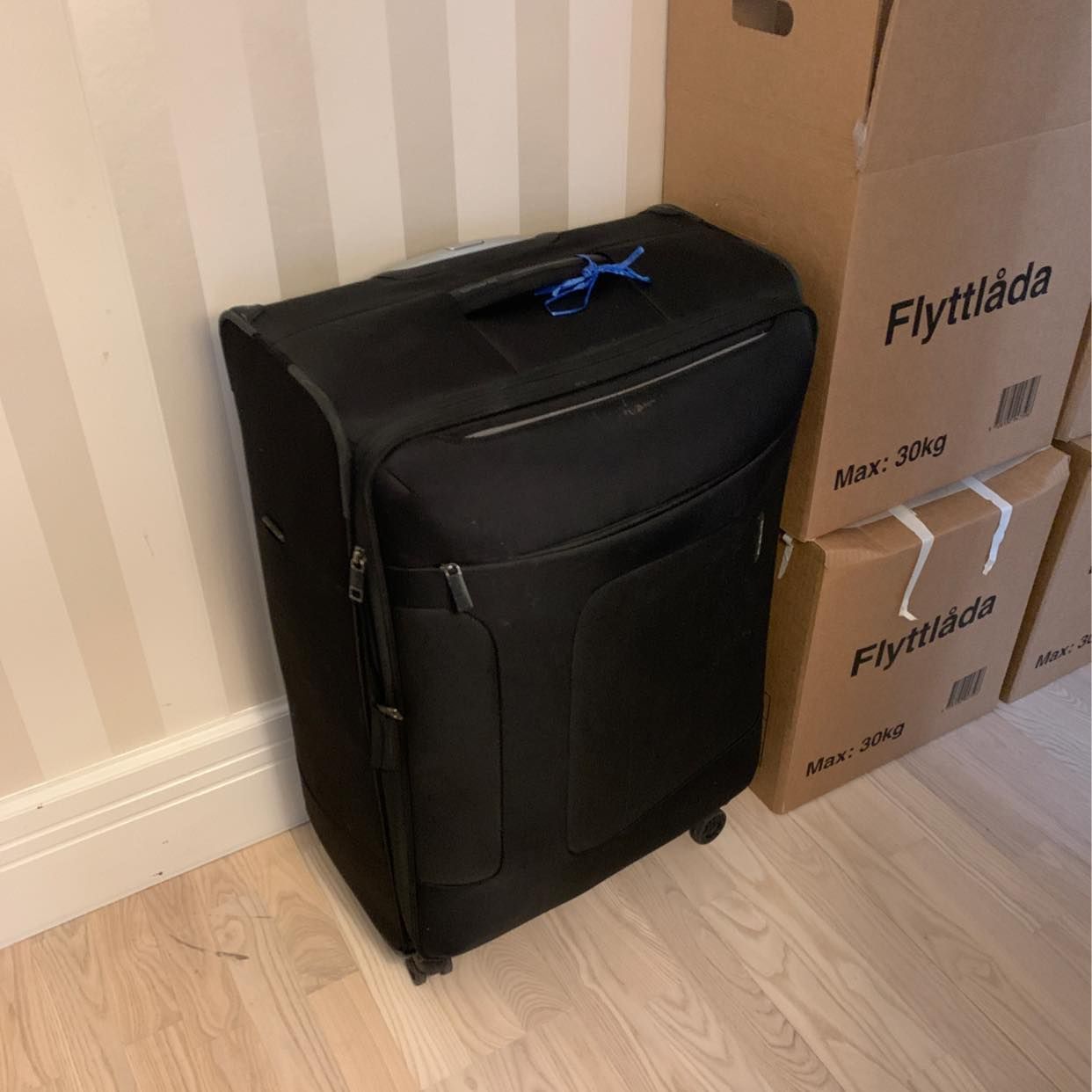 image of Move 10 boxes + suitcase - 