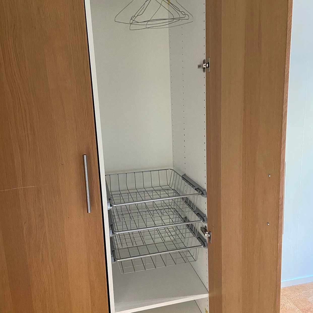 image of Flytta 3 garderober - 