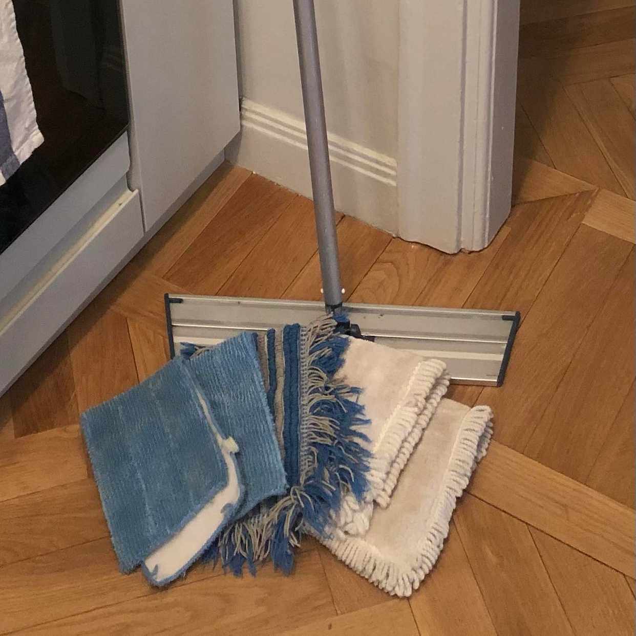 image of Mopp med skaft + 5 moppar - Stockholms Stad