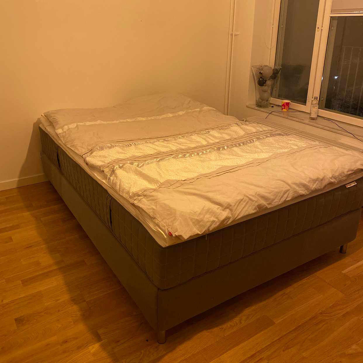 image of 8 kartonger, soffa, säng - 