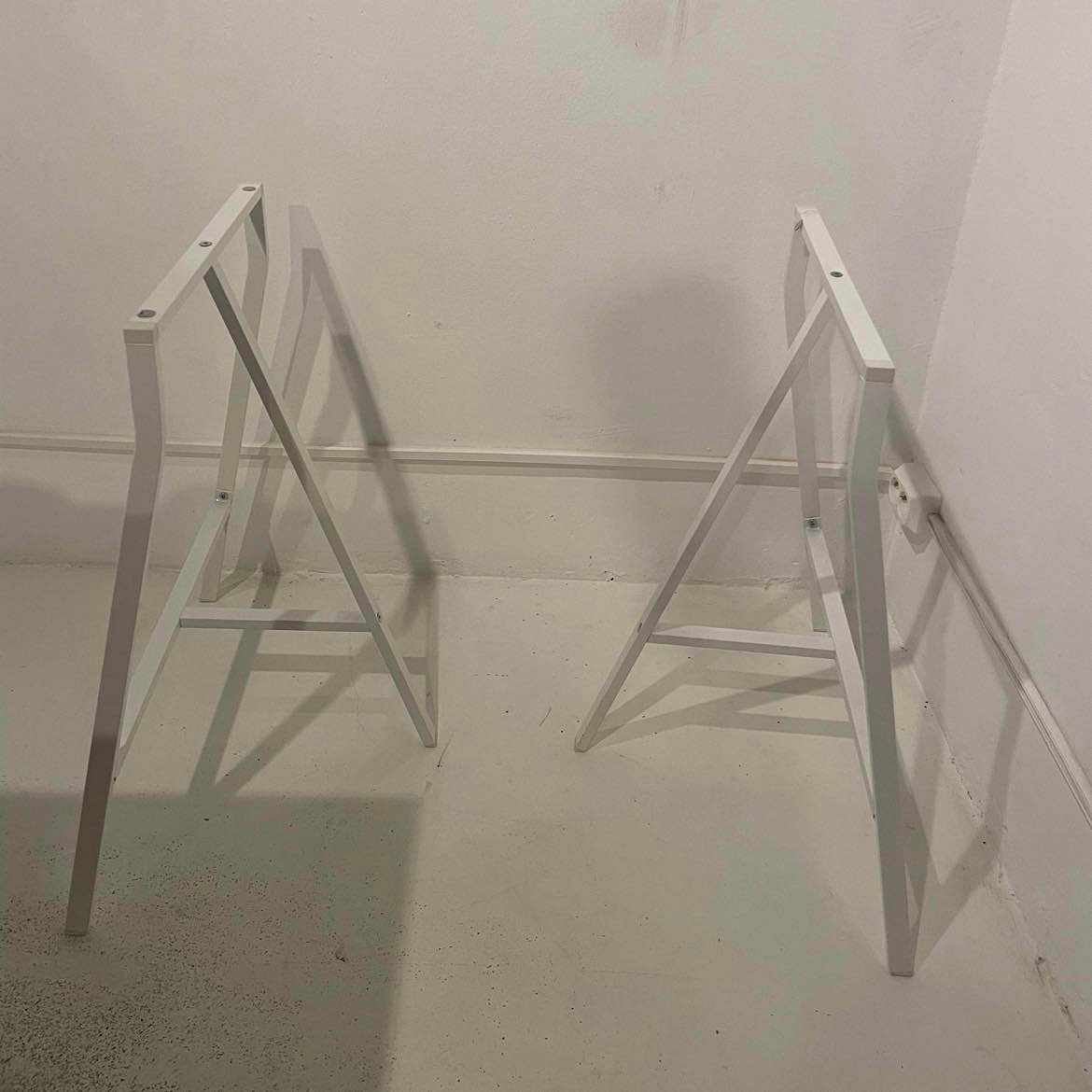 image of 1 bordsskiva, 2 bockar - 