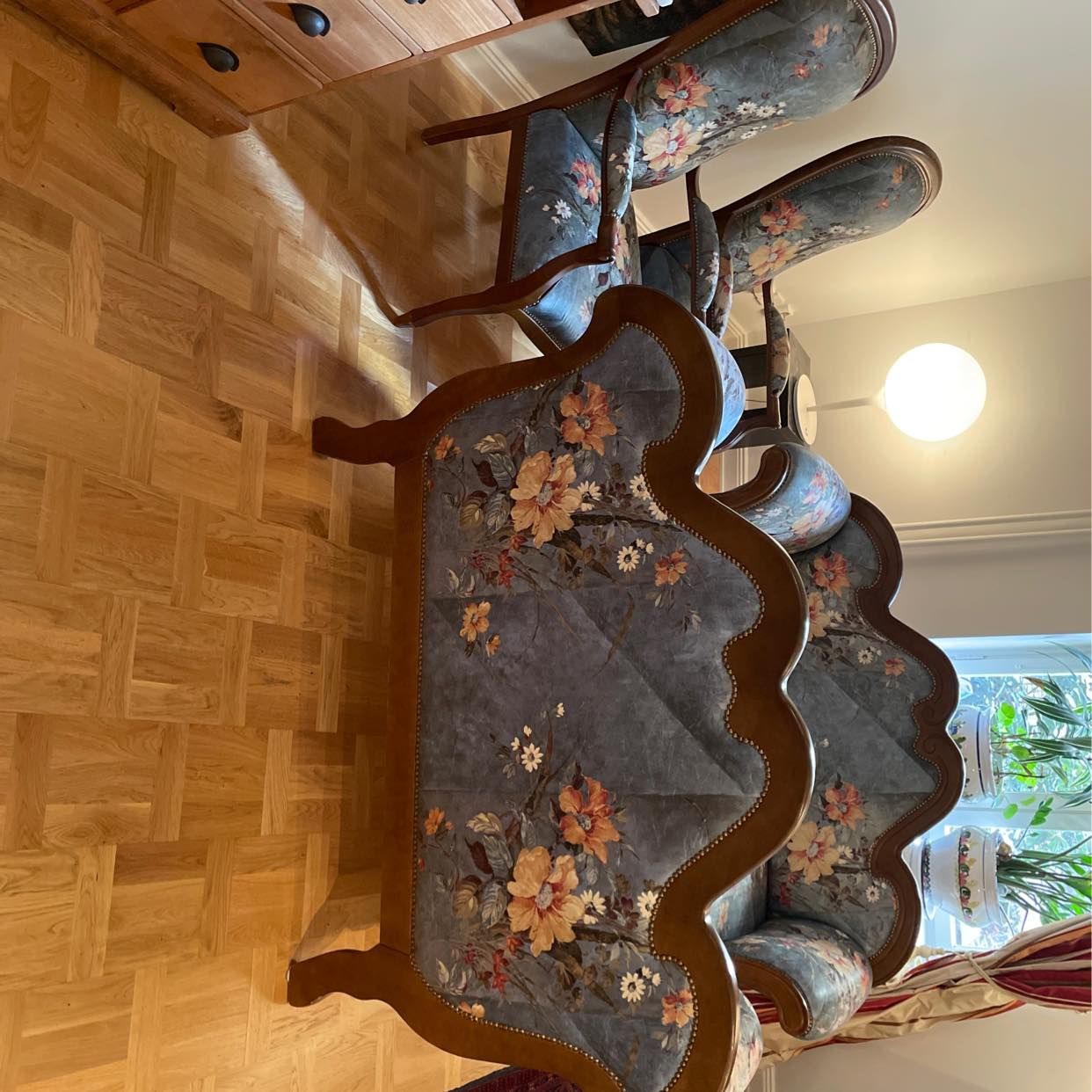 image of Dispose of old sofa chair - Stockholm