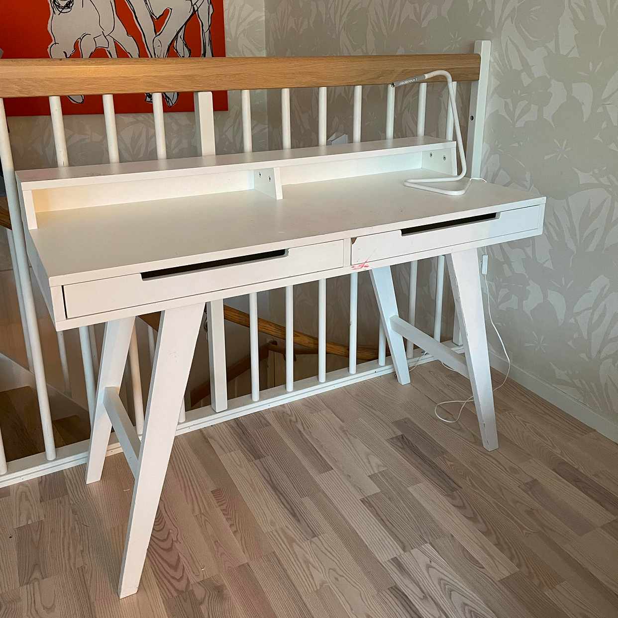 image of Få bort ett skrivbord - Sollentuna