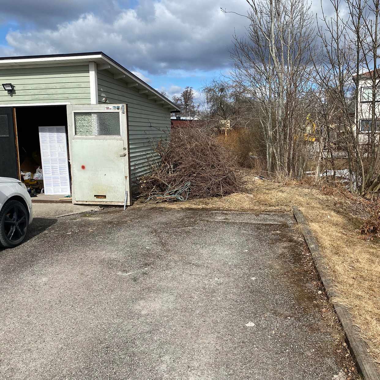 image of Slänga grenar och pallar - Sala