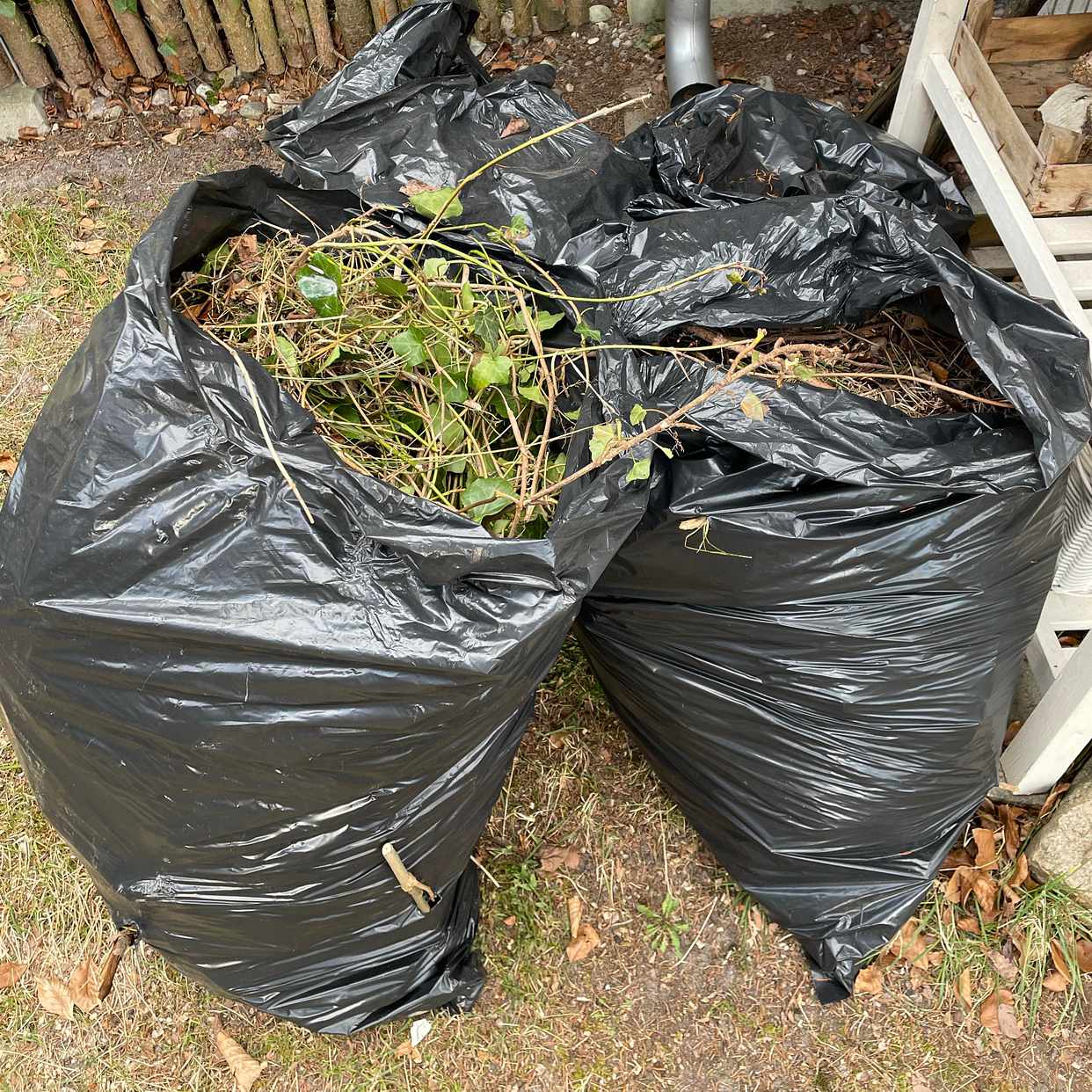 image of Emballage och trädgårdsav - Höllviken