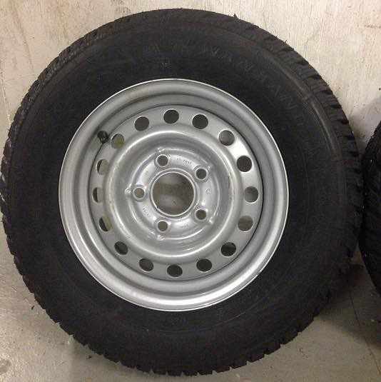 image of 2 små däck 13” - 