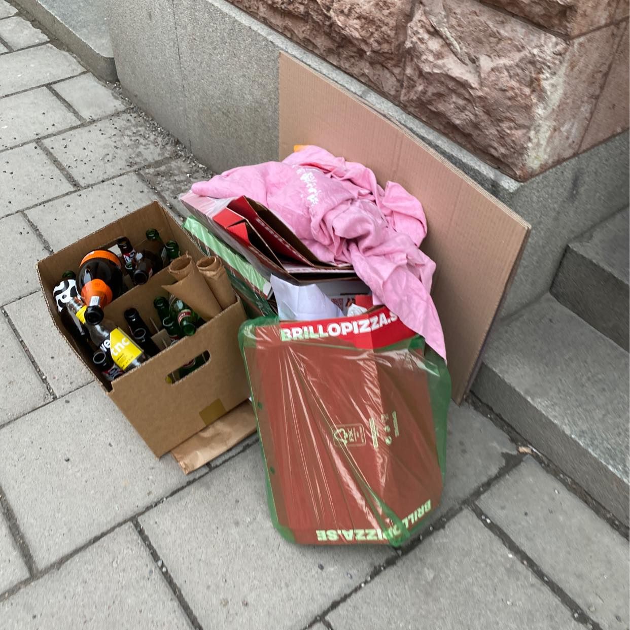 image of Pizza boxes, glas, textil - Stockholm