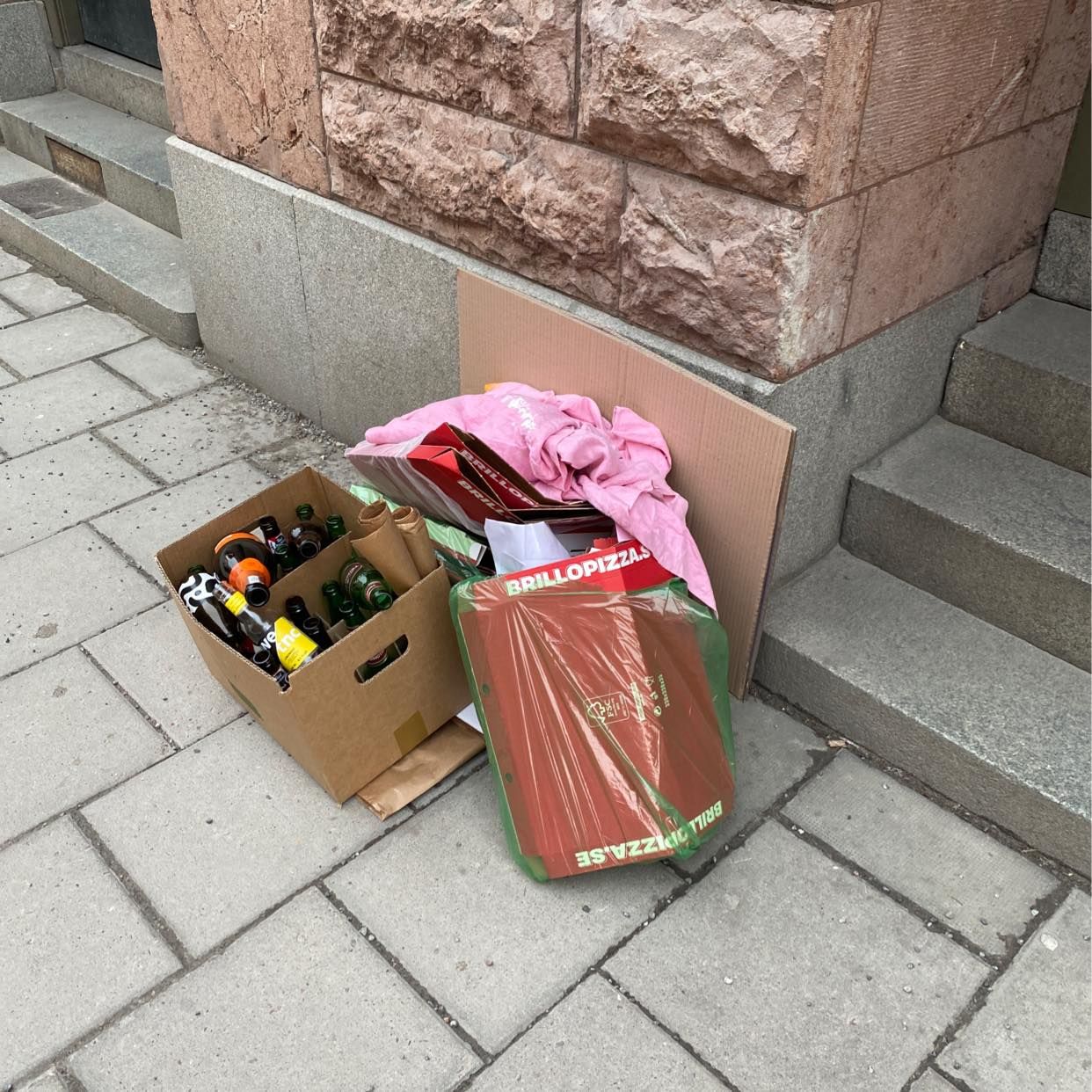 image of Pizza boxes, glas, textil - Stockholm