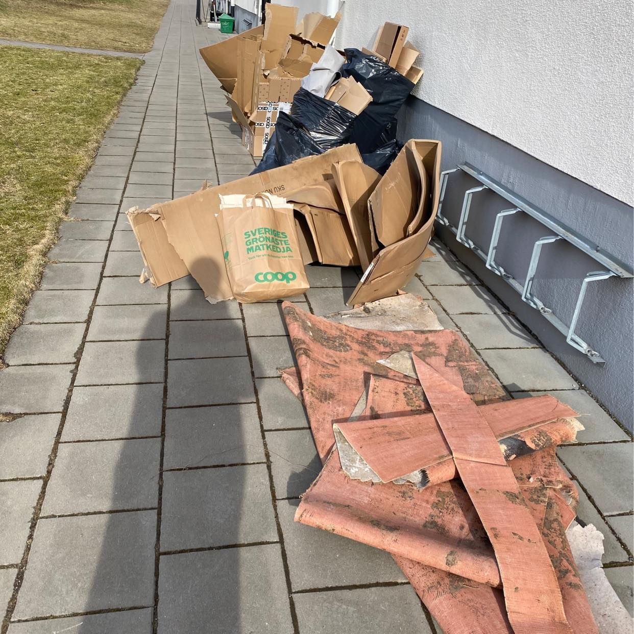 image of Kartonger, plastmatta - Älvsjö