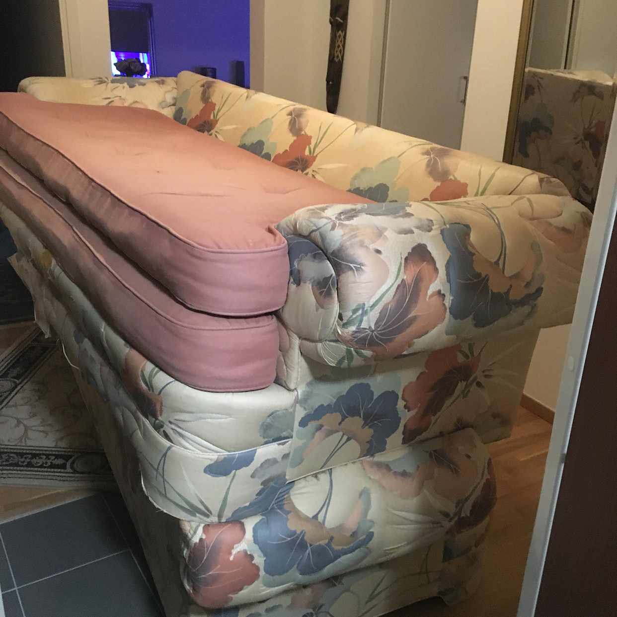 image of 2 soffor 2 person behövs - Stockholm