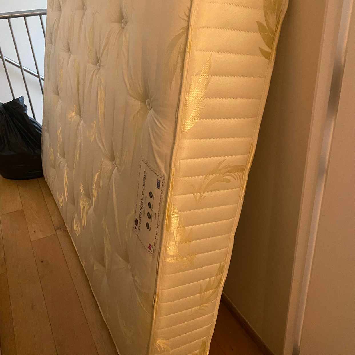 2 double mattresses London Tiptapp