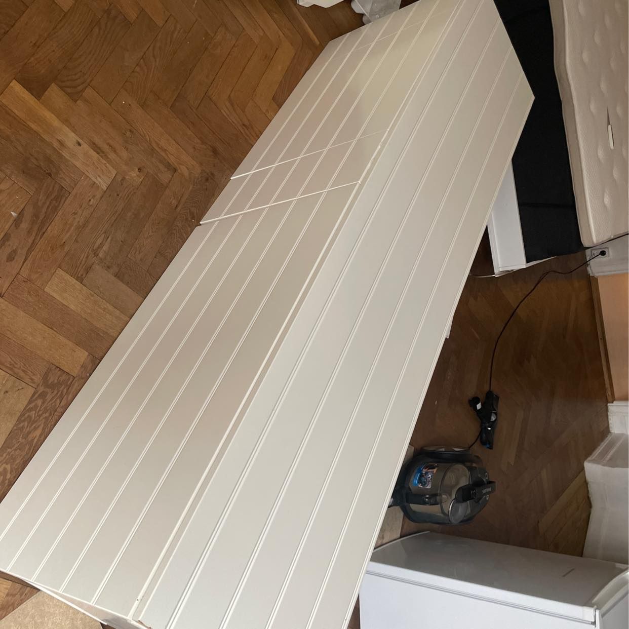 Large broken cupboard Stockholm Tiptapp